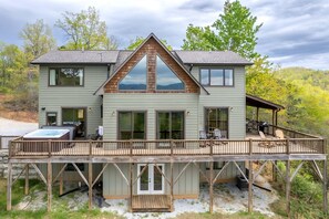Exterior - Stunning Views and Hot Tub, at Beary Cozy Cabin (Franklin)