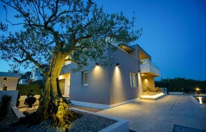 Exterior - Pet friendly home in Posedarje (Posedarje)