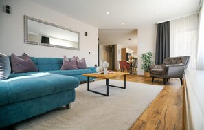 TV, table tennis, stereo - Pet friendly home in Posedarje (Posedarje)
