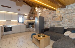 Peis, fotballspill og stereoanlegg