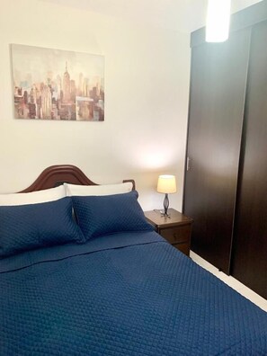 1 bedroom, hypo-allergenic bedding, laptop workspace, blackout drapes - Hab Nawi NF (Cali)