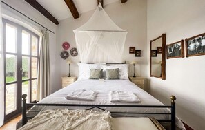 4 bedrooms, travel crib, free WiFi, bed sheets - Amazing home in Visnjan (Visnjan)