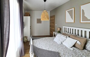 3 bedrooms, travel crib, free WiFi, bed sheets