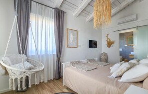 3 bedrooms, travel cot, free WiFi, bed sheets