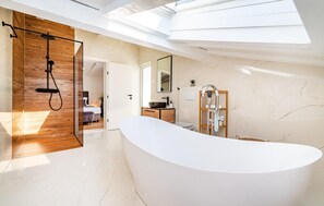 Shower - Nice home in Novigrad with sauna (Novigrad)