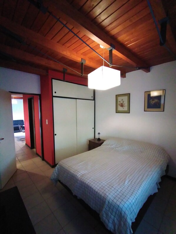 1 chambre, lit parapluie, Wi-Fi gratuit, draps fournis