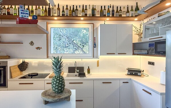 Kühlschrank, Mikrowelle, Ofen, Geschirrspüler