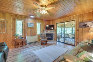 TV, fireplace, DVD player, books - Grill & Fire Pit: Waterfront Cameron Retreat! (Cameron)