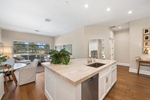 Interior - Modern Naples Villa - 3BDR w/ Priv Pool & Hottub - Vineyards Golf Course Access (Naples)