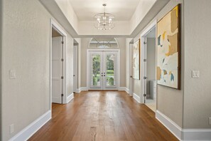 Interior - Modern Naples Villa - 3BDR w/ Priv Pool & Hottub - Vineyards Golf Course Access (Naples)