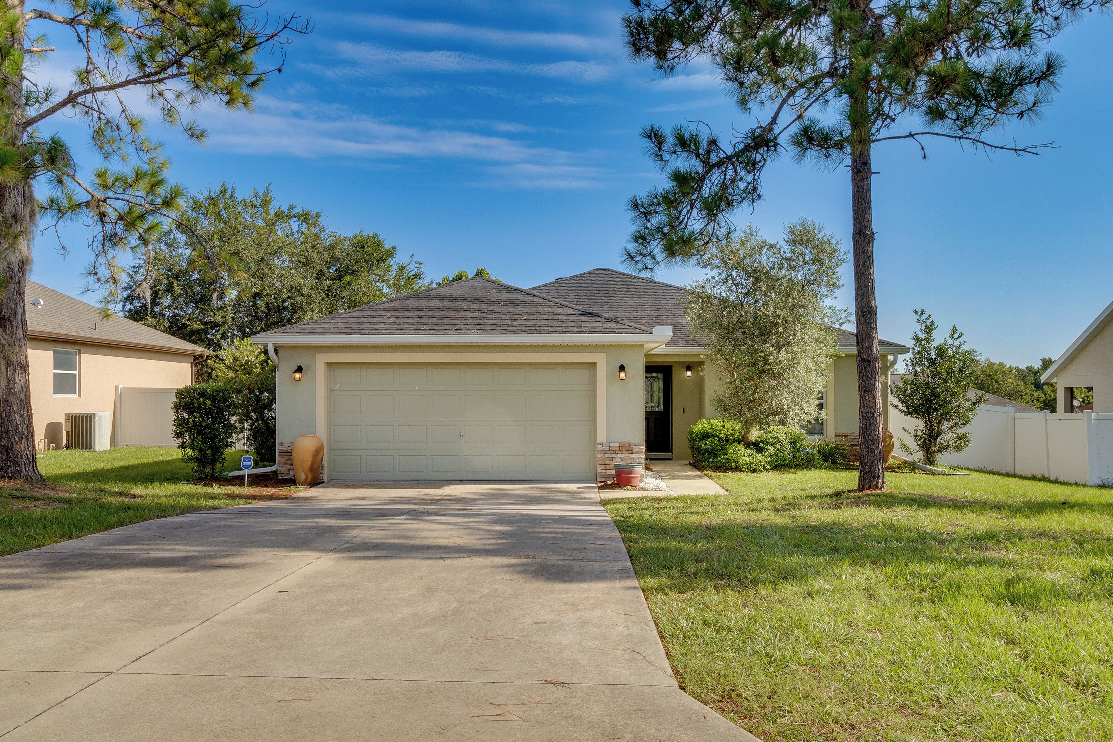 Charming Leesburg Getaway w/ Screened Porch!