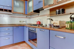 Fridge, microwave, oven, stovetop - Colosseo APT MECENATE - Home and More (Roma)