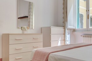 2 bedrooms, iron/ironing board, WiFi, bed sheets - Colosseo APT MECENATE - Home and More (Roma)