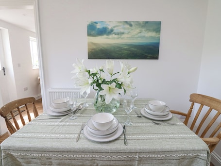 Cottage | Dining