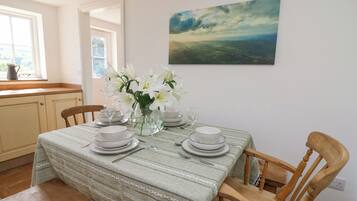 Cottage | Dining