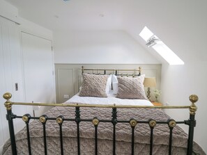 Cottage | 2 bedrooms, individually decorated, individually furnished, free WiFi - The Old Stable (Bridgend)