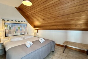 1 sovrum och sängkläder