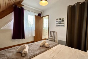 1 bedroom, bed sheets