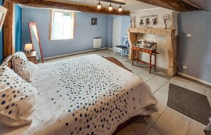 1 bedroom, travel crib - Gîte aux Hirondelles (Pouilly-Sous-Charlieu)