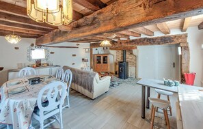 Dining - Gîte aux Hirondelles (Pouilly-Sous-Charlieu)