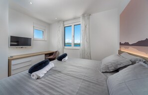 3 bedrooms, travel crib, free WiFi, bed sheets - Lovely home in Pasman (Pasman)