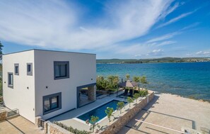 Pool - Lovely home in Pasman (Pasman)