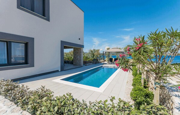 Pool - Lovely home in Pasman (Pasman)