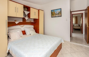 3 bedrooms, free WiFi, bed sheets