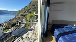 Property grounds - Casa Mille Luci 2 Panoramic modern 2 bedroom unit with large pool (Argegno)