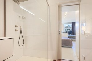 Shower, hair dryer, bidet, towels - Apartments Florence Vasari Luxury with view (Florence)