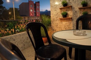 Outdoor dining - Casa Hotel Sweet Home Apt 3 Bedrooms 201 (Medellín)