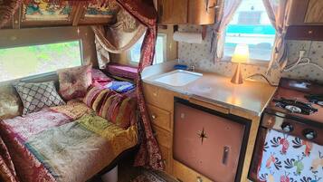 1 habitación, wifi y ropa de cama