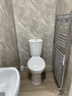 Dusj og toalettpapir