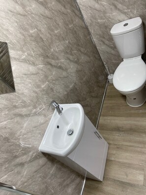 Dusj og toalettpapir