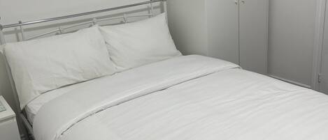 4 bedrooms, free WiFi, bed sheets