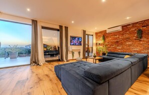 Fernseher, Stereoanlage