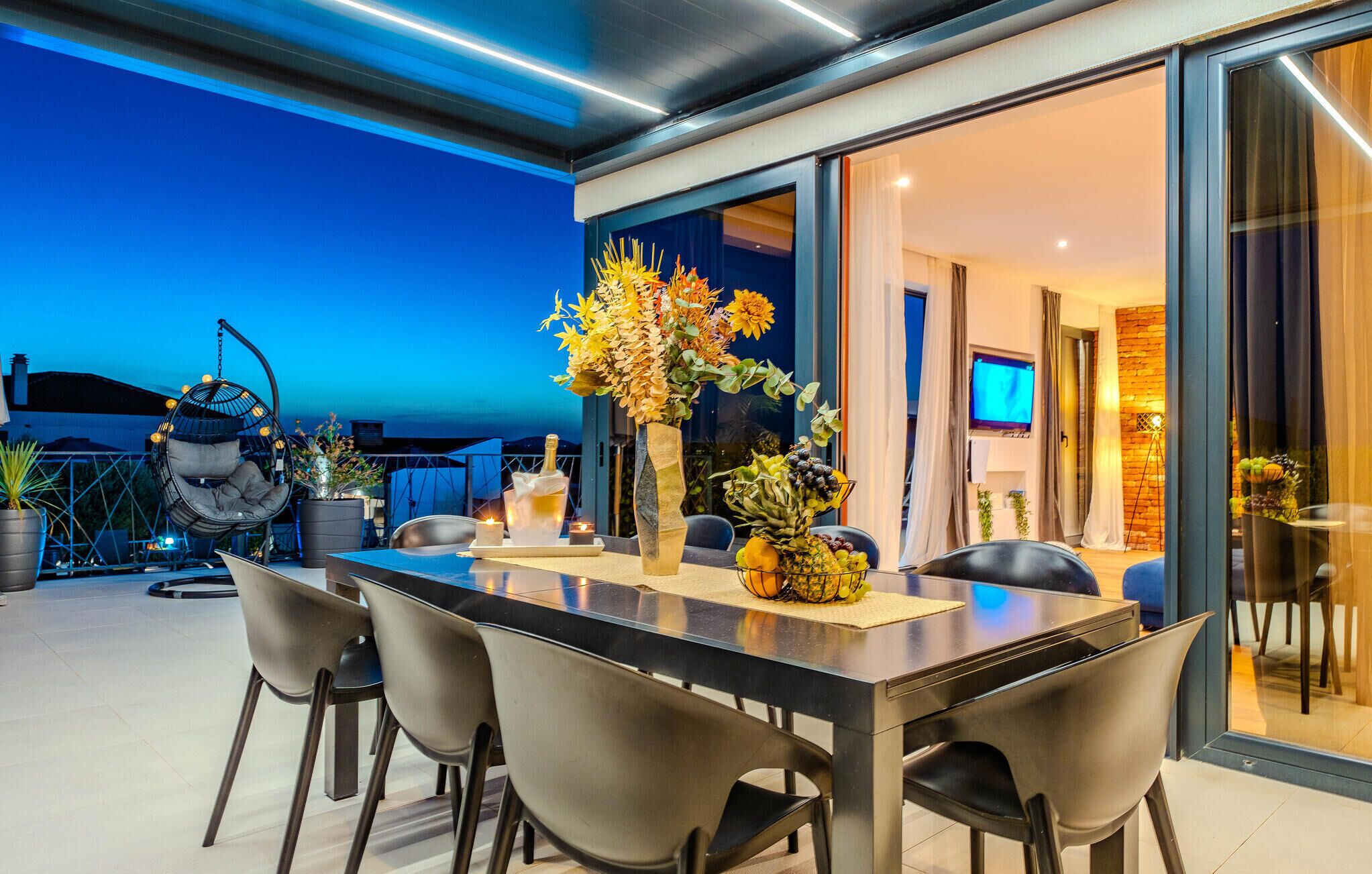 屋外ダイニングエリア