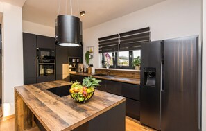 Kühlschrank, Ofen, Herdplatte, Geschirrspüler