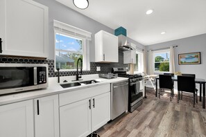 Private kitchen - Your Next Vacation Home (Des Plaines)