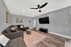 Smart TV - Your Next Vacation Home (Des Plaines)