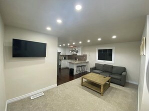 Living area - Lovely one bedroom apartment on a river (Nanticoke)