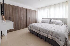 5 habitaciones, tabla de planchar con plancha, wifi y ropa de cama 