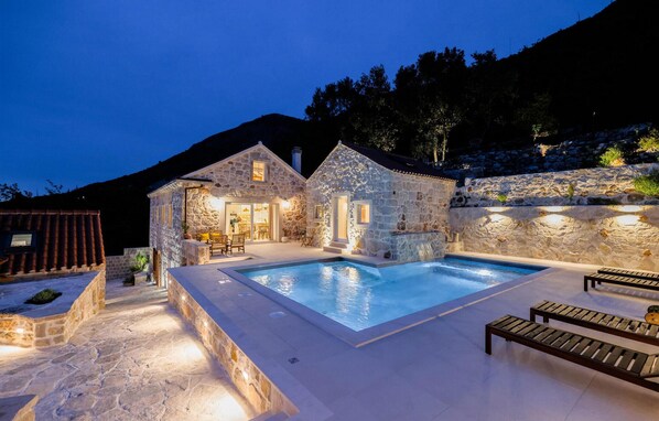 Et oppvarmet basseng