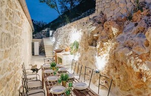 Outdoor dining - Villa Mediterranean Estate (Uskoplje)