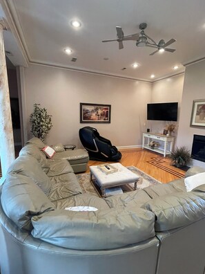 Smart TV, books - Cozy Countryside  Getaway (Grovertown)