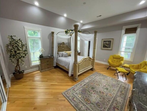 5 habitaciones, tabla de planchar con plancha y cuna de viaje 