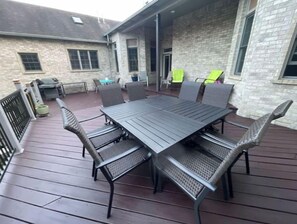 تناول الطعام بالخارج