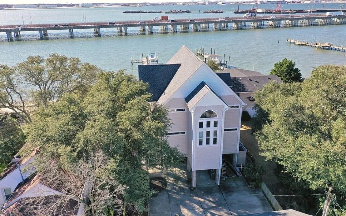 Exquisite 3-bedroom, 3-bathroom beachfront vacation home. 
