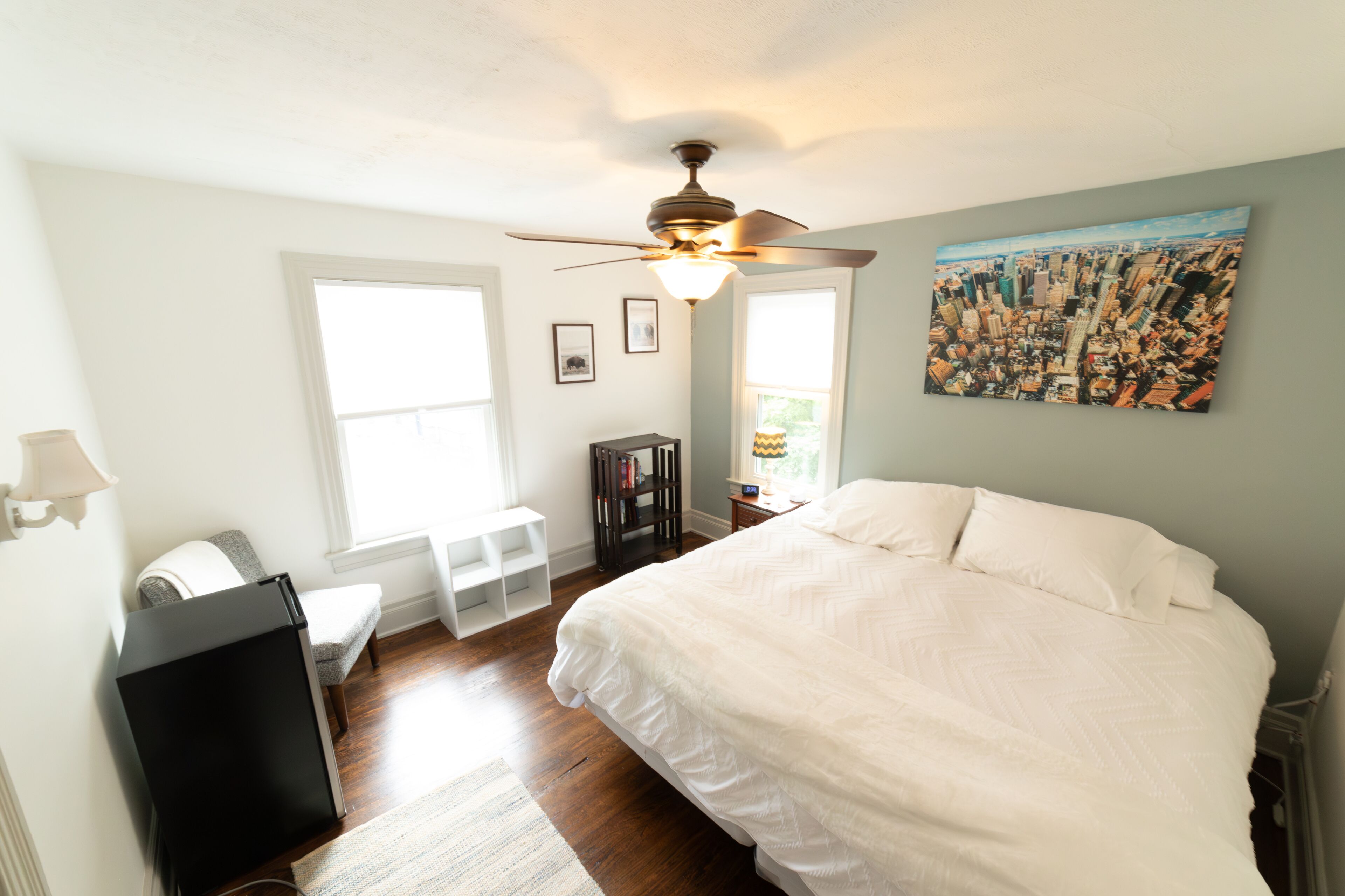 4 bedrooms, desk, iron/ironing board, travel cot