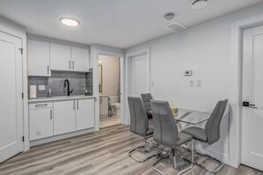 Interior - Kozy In Keswick (Suite) (Edmonton)